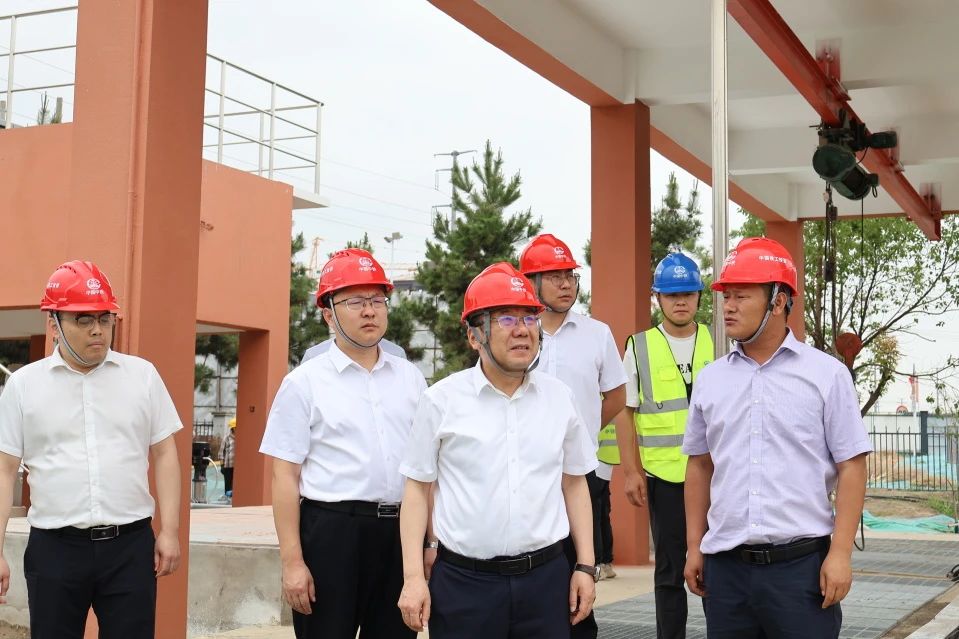 公司黨委書記、董事長李明華一行到姜堰項(xiàng)目、成都區(qū)域項(xiàng)目檢查指導(dǎo)工作.jpg